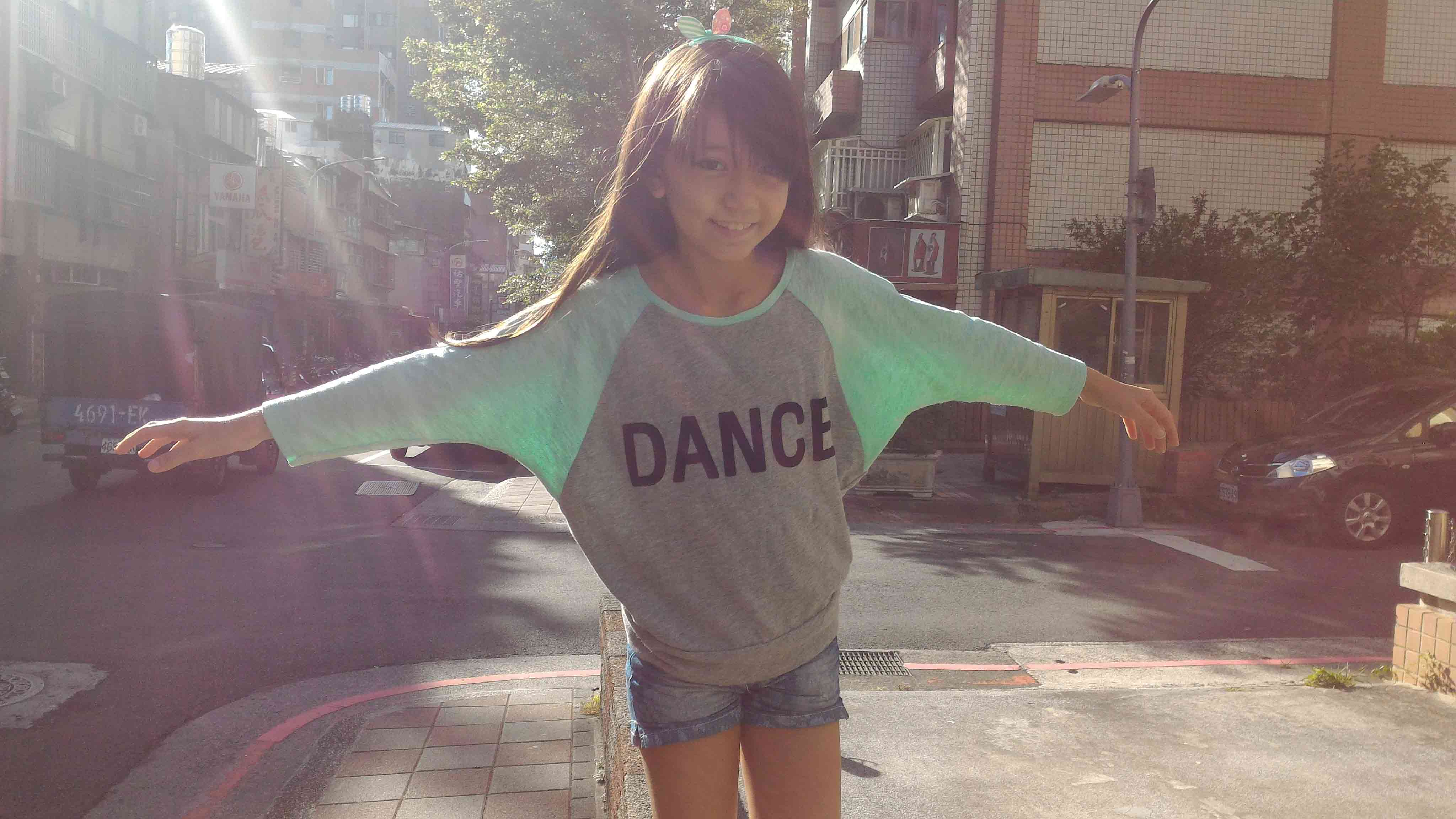 Ella吳若瑄 GapKidsXED 穿搭 Dance