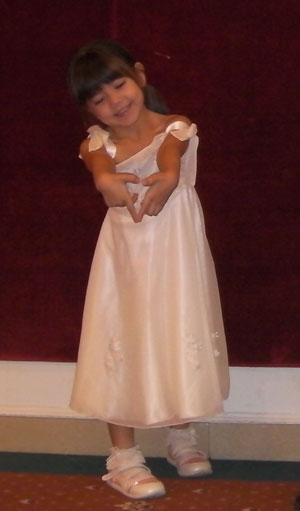  Ella(吳若瑄）送給你一個愛心