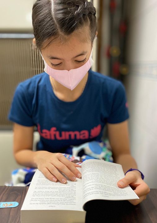 今天雙北疫情升到三級了，天氣雖然炎熱，大家出門在外還是要記得好好的戴著口罩哦！如果能不出門，也盡量不要出門喔!  Taiwan has entered COVID-19 level 3 alert.  It's hot outside but if you have to go out, make sure you will have a mask on!  The best is try not to leave the house!  長期戴口罩戴開始長痘痘不用擔心，可以跟我一起用 #FALAIYA磁鐵面膜  https://www.curve-body.com/ELLA/tw/ 徹底清潔減少痘痘喔!