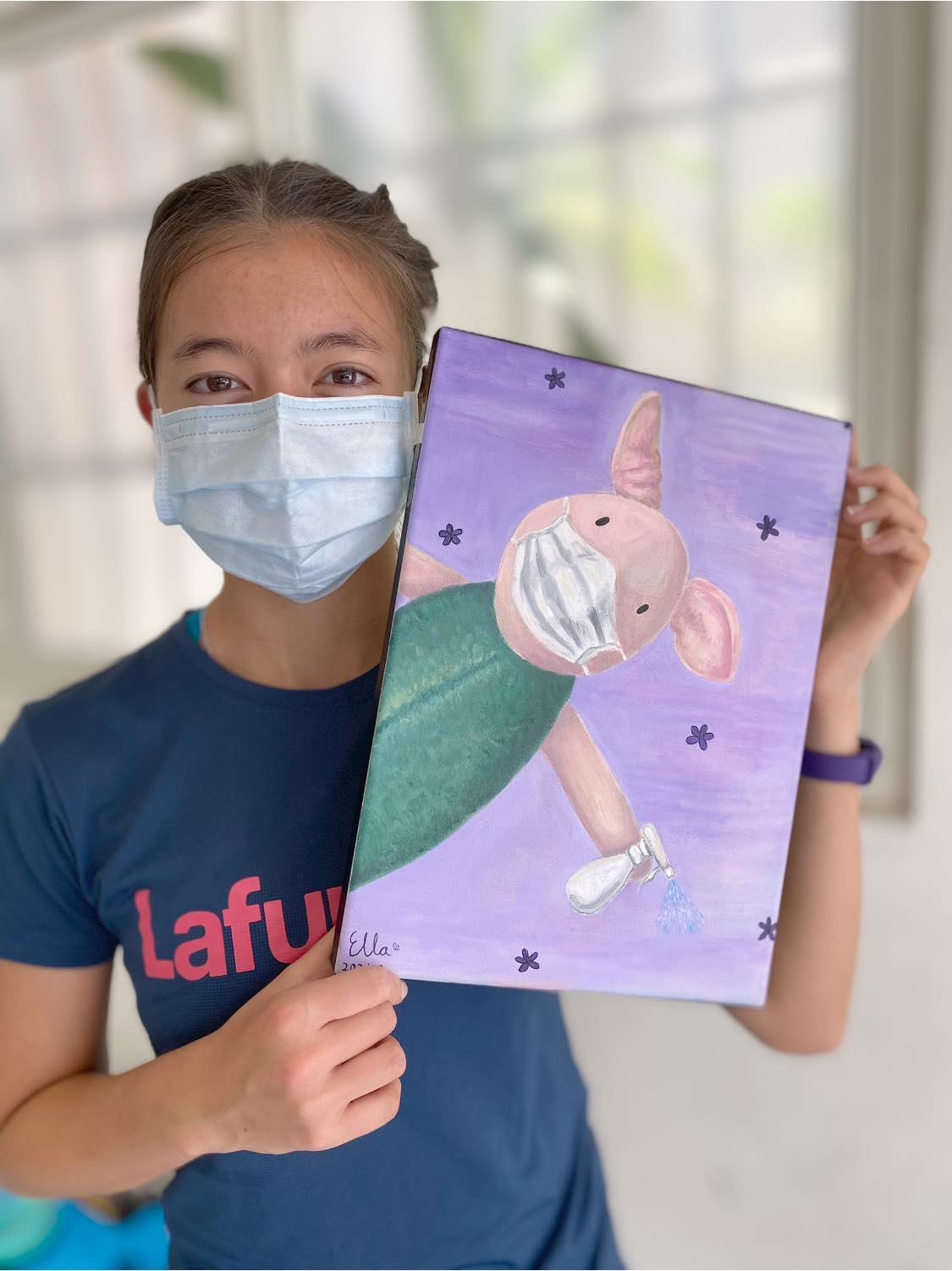 疫情升溫，要記得勤洗手、戴好口罩及避免群聚哦！  During the pandemic, please wash your hands frequently, wear a mask, and avoid large gatherings!