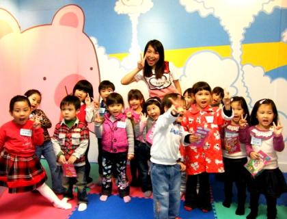 Ella, 吳若瑄和小朋友們