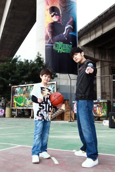 小童星Owen與周杰倫(Jay Chou)拍攝的天地一鬥MV(music video)