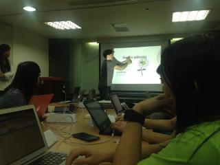 John and the flower - discussing CSS Component Design討論CSS Component Design