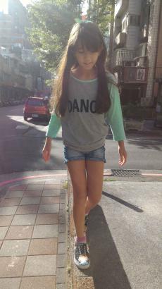 Ella吳若瑄 GapKidsXED 穿搭 Dance