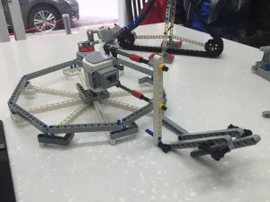 語言家 星期二 程式設計課  Language Plus Living Space Coding Class - Mindstorm EV3