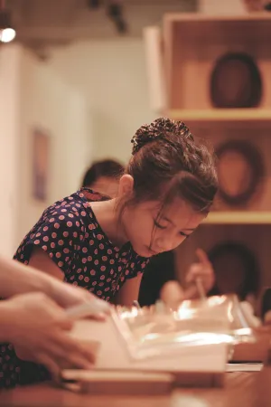 Ella吳若瑄在家自學生辦畫展