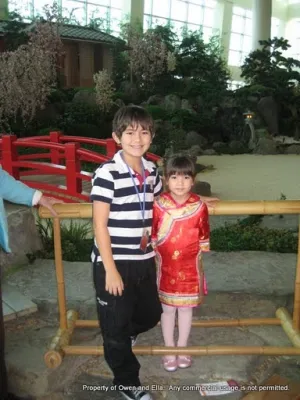 Owen and Ella at Taipei Sogo Department Store