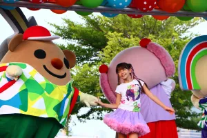 高雄夢時代大氣球遊行，Ella跳舞