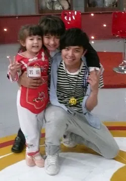 小鬼, Ella(吳若瑄）, Owen(吳文瑄)在錄影完照的