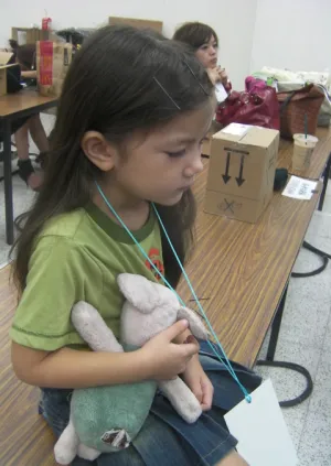 Ella還沒睡醒，就要畫妝了 - Ella is not awake yet, and it's already makeup time