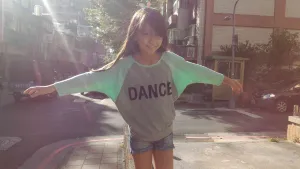 Ella吳若瑄 GapKidsXED 穿搭 Dance