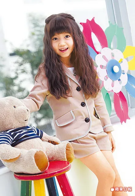 Ella蘋果日報合輯 Ella in Apple Daily Newspaper Taiwan