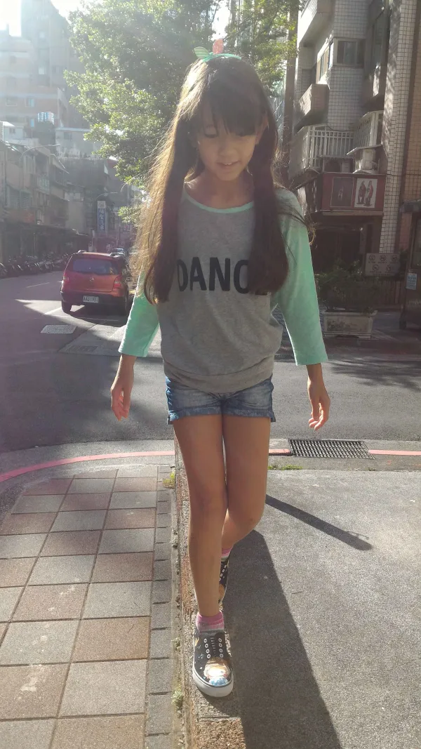 Ella吳若瑄 GapKidsXED 穿搭 Dance